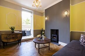 Bright 1BR + Balcony by Hyde Park