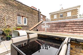 Bright 1BR + Balcony by Hyde Park