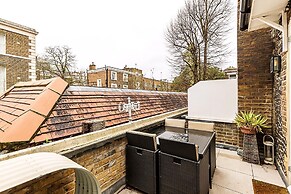 Bright 1BR + Balcony by Hyde Park