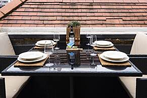 Bright 1BR + Balcony by Hyde Park
