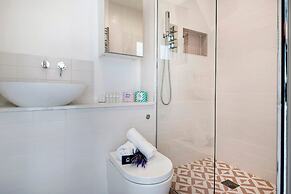 Modern and Bright Highgate Gem