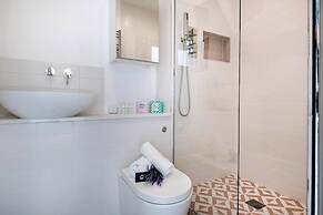Modern and Bright Highgate Gem