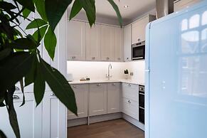 Modern and Bright Highgate Gem
