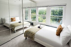 Modern and Bright Highgate Gem