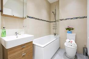 Bright and Modern Earls Court Gem