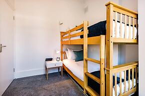 Bright and Modern Earls Court Gem