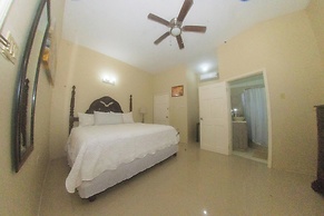 Dela de-Rose Guest House negril Jamaica