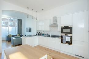 Newly Refurbished Modern 3 Bedroom Apartment in Affluent Fulham