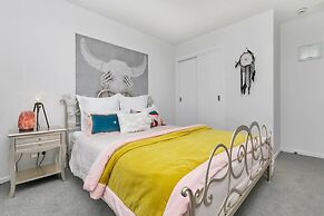 Chic in the City Free Parking