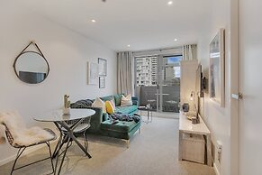 Chic in the City Free Parking