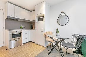 Chic in the City Free Parking