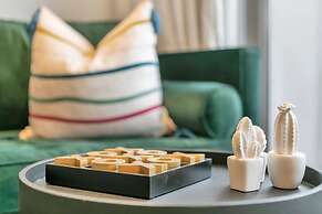 Chic in the City Free Parking