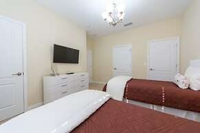 Storey Lake Resort Vacation Home 4 Bedroom Townhouse by Redawning