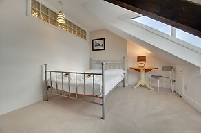 Percy Apartments - By Week2Week