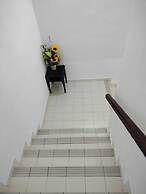 CMN Hotel & Homestay