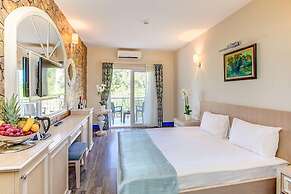 Queen Aphrodite Hotel