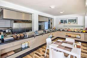 Queen Aphrodite Hotel