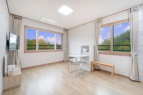 Jeju Gwaneumsa Ganeun gil Pension