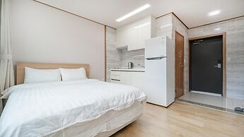 Jeju Gwaneumsa Ganeun gil Pension