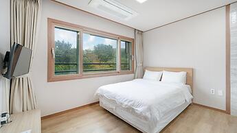 Jeju Gwaneumsa Ganeun gil Pension