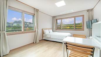 Jeju Gwaneumsa Ganeun gil Pension