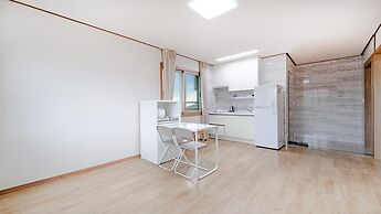 Jeju Gwaneumsa Ganeun gil Pension