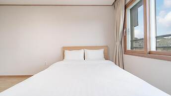 Jeju Gwaneumsa Ganeun gil Pension