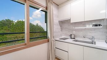 Jeju Gwaneumsa Ganeun gil Pension