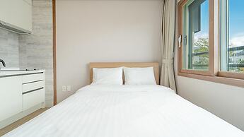 Jeju Gwaneumsa Ganeun gil Pension