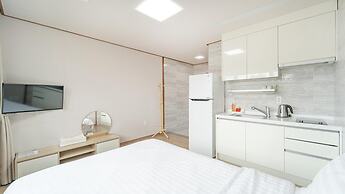 Jeju Gwaneumsa Ganeun gil Pension