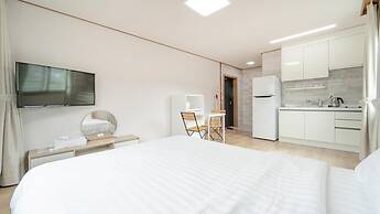 Jeju Gwaneumsa Ganeun gil Pension