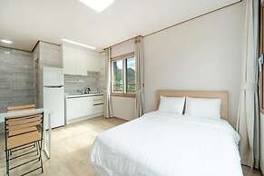 Jeju Gwaneumsa Ganeun gil Pension