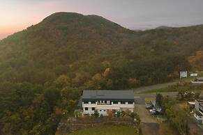 Jeju Gwaneumsa Ganeun gil Pension