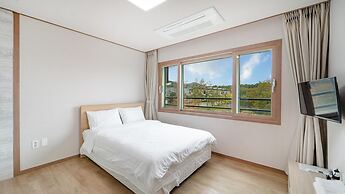 Jeju Gwaneumsa Ganeun gil Pension