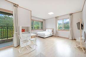 Jeju Gwaneumsa Ganeun gil Pension