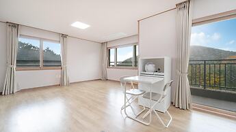 Jeju Gwaneumsa Ganeun gil Pension