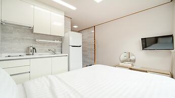 Jeju Gwaneumsa Ganeun gil Pension