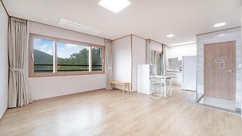 Jeju Gwaneumsa Ganeun gil Pension