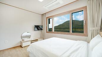 Jeju Gwaneumsa Ganeun gil Pension