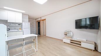 Jeju Gwaneumsa Ganeun gil Pension