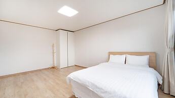 Jeju Gwaneumsa Ganeun gil Pension