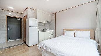 Jeju Gwaneumsa Ganeun gil Pension