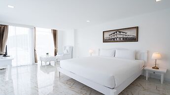 B2 Phuket Premier Hotel