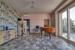 La Lincolnia - with Garden and Seaview