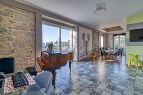 La Lincolnia - with Garden and Seaview