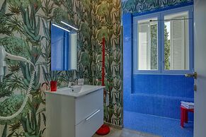 La Lincolnia - with Garden and Seaview