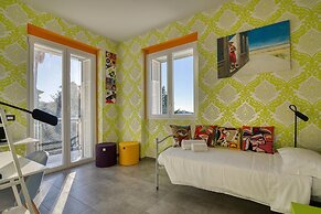 La Lincolnia - with Garden and Seaview