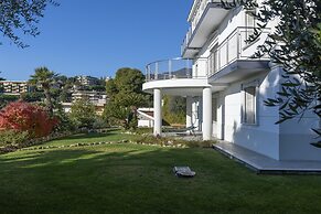 La Lincolnia - with Garden and Seaview