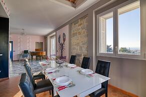 La Lincolnia - with Garden and Seaview