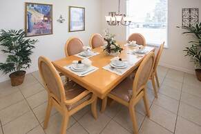 Enchanted Windsor Hills Vacation Home 5 Bedroom Home by Redawning